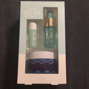 NWOT Tarte sea hydration destination set!